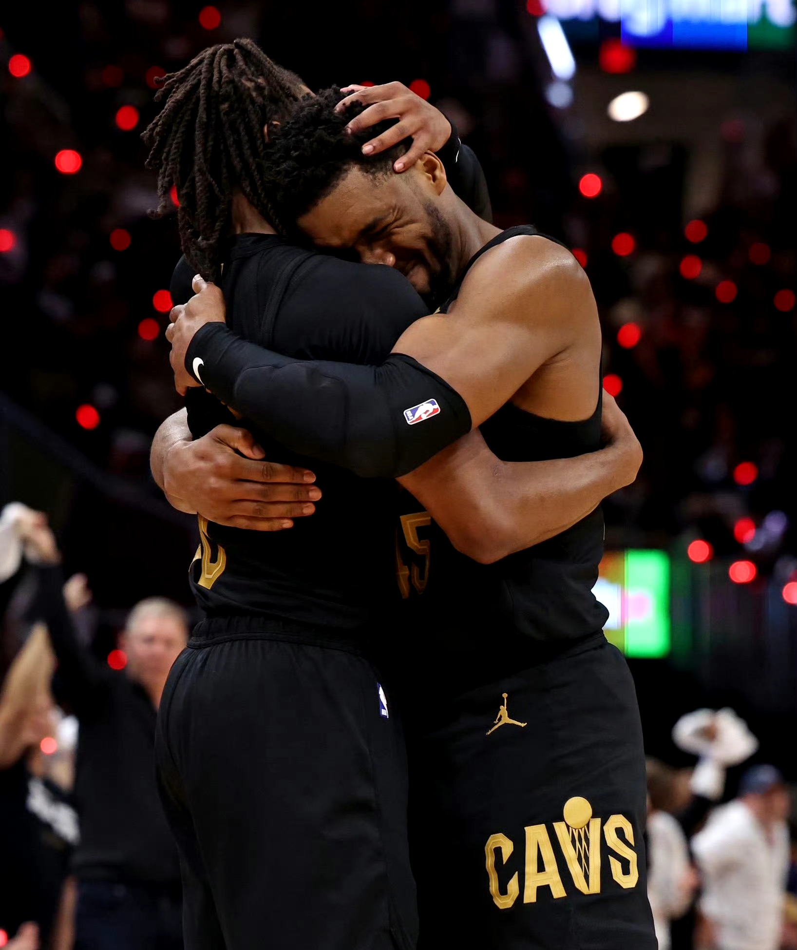 魔术翻盘掘金,米切尔扛起全队 魔术翻盘掘金,米切尔扛起全队