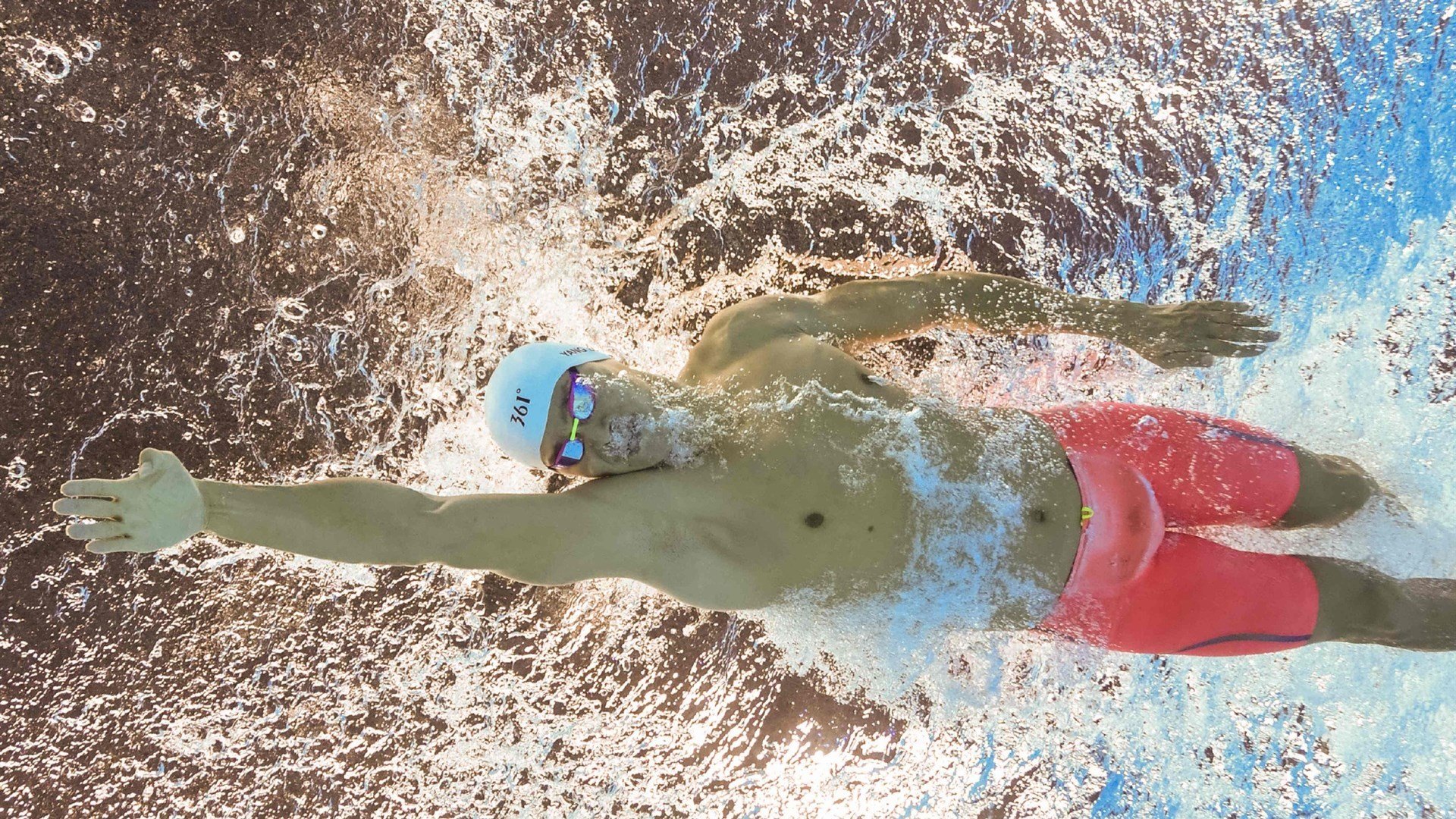 爱德华兹，在美加墨的暗夜里，他扛起了整个美国