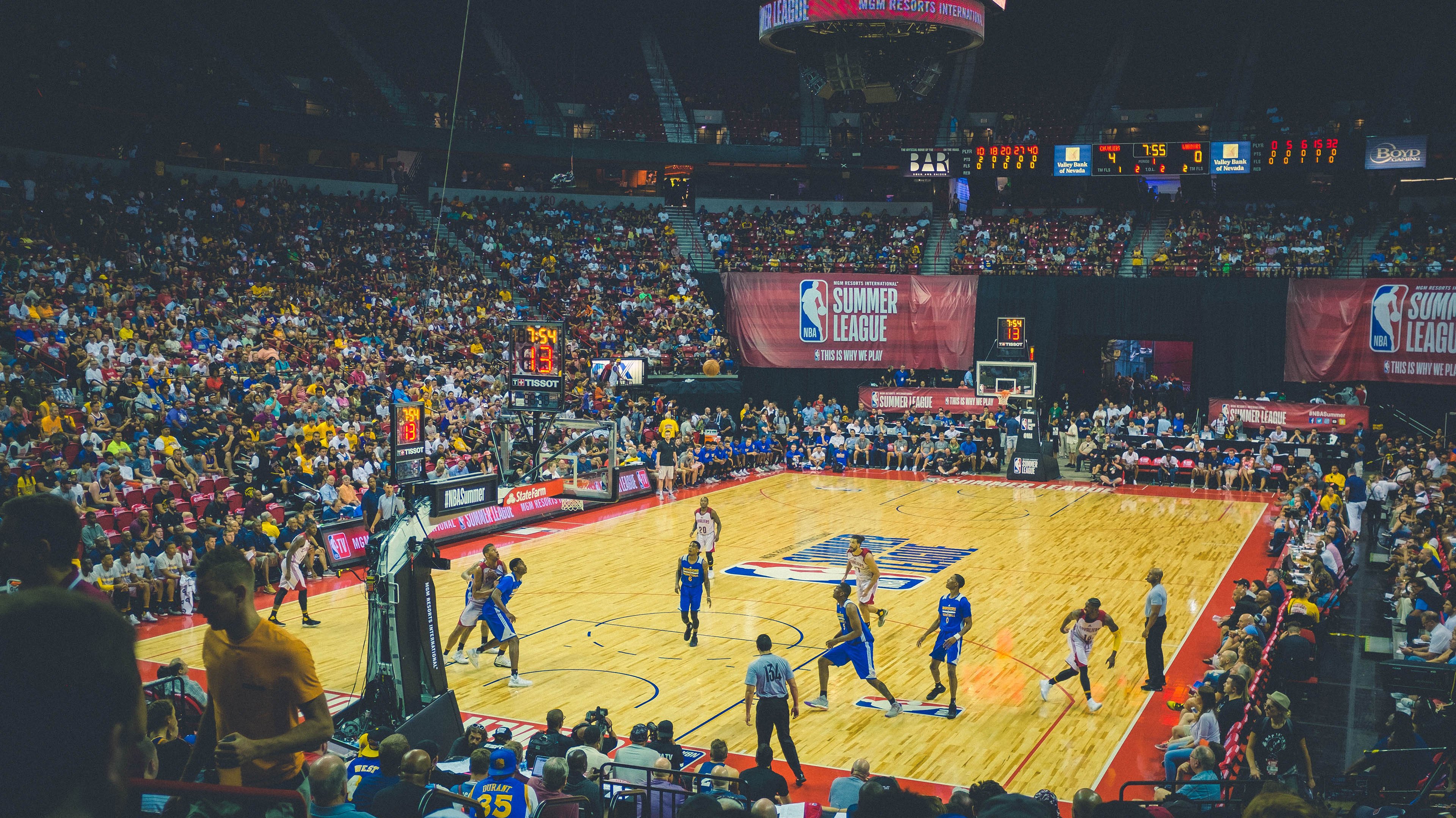 爱德华兹完成自我救赎，开拓者节奏掌控辽宁队