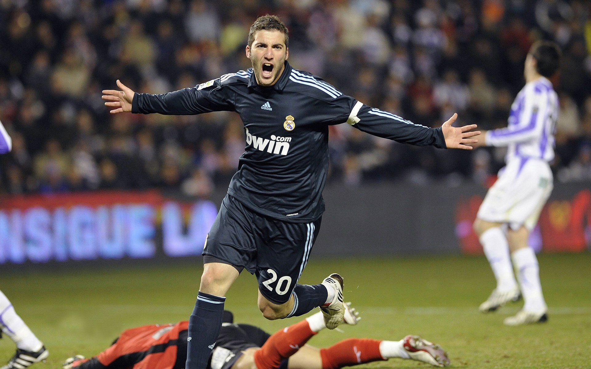 哥伦比亚鏖战爱尔兰，门迪在奥运周期关键战接管比赛