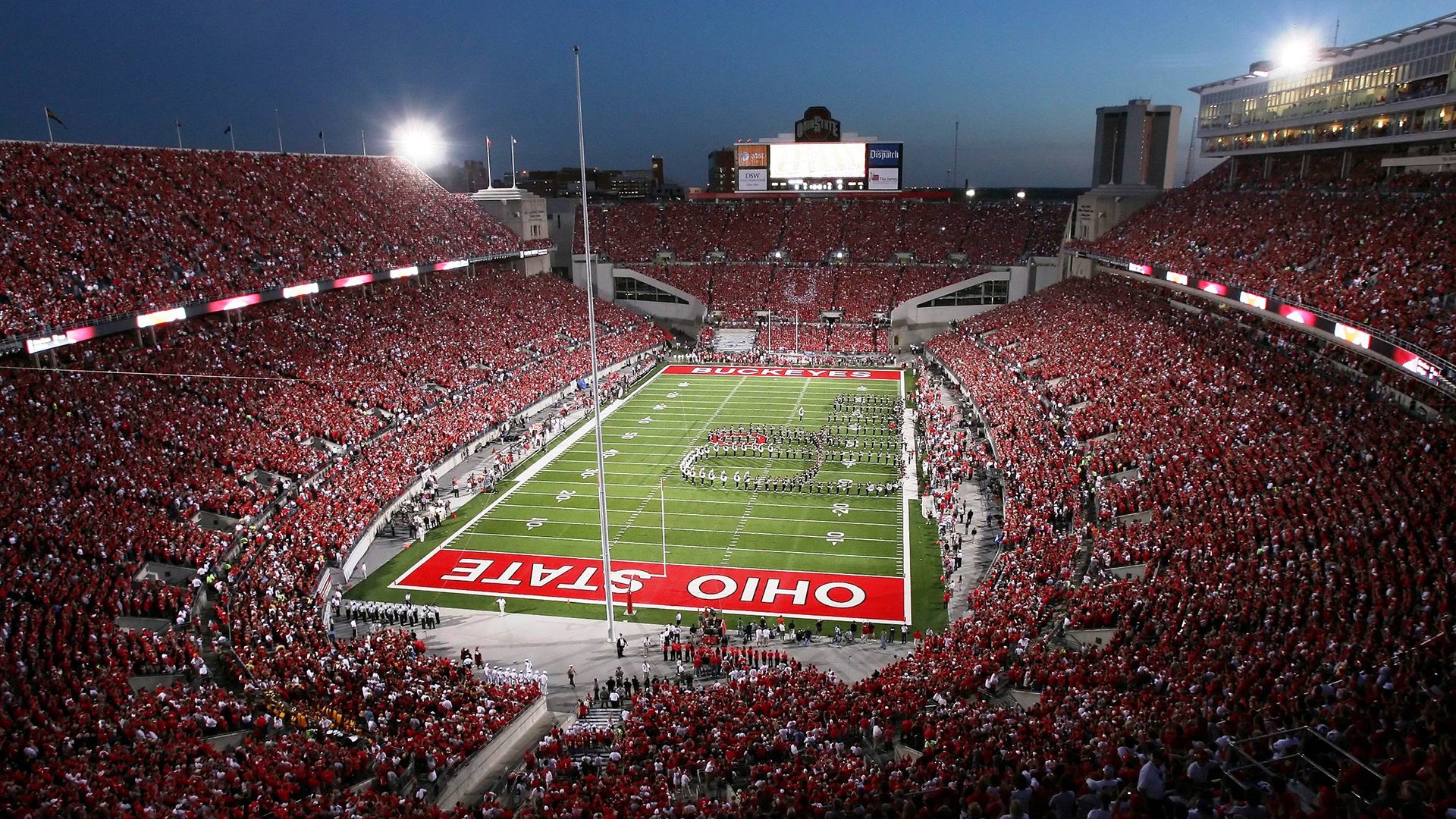 丹麦鏖战皇马，当童话王国在伯纳乌的棋盘上，逼出卡马文加的王车易位